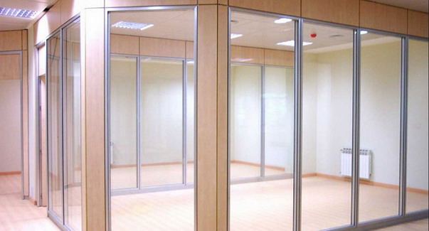 mampara de oficina de madera